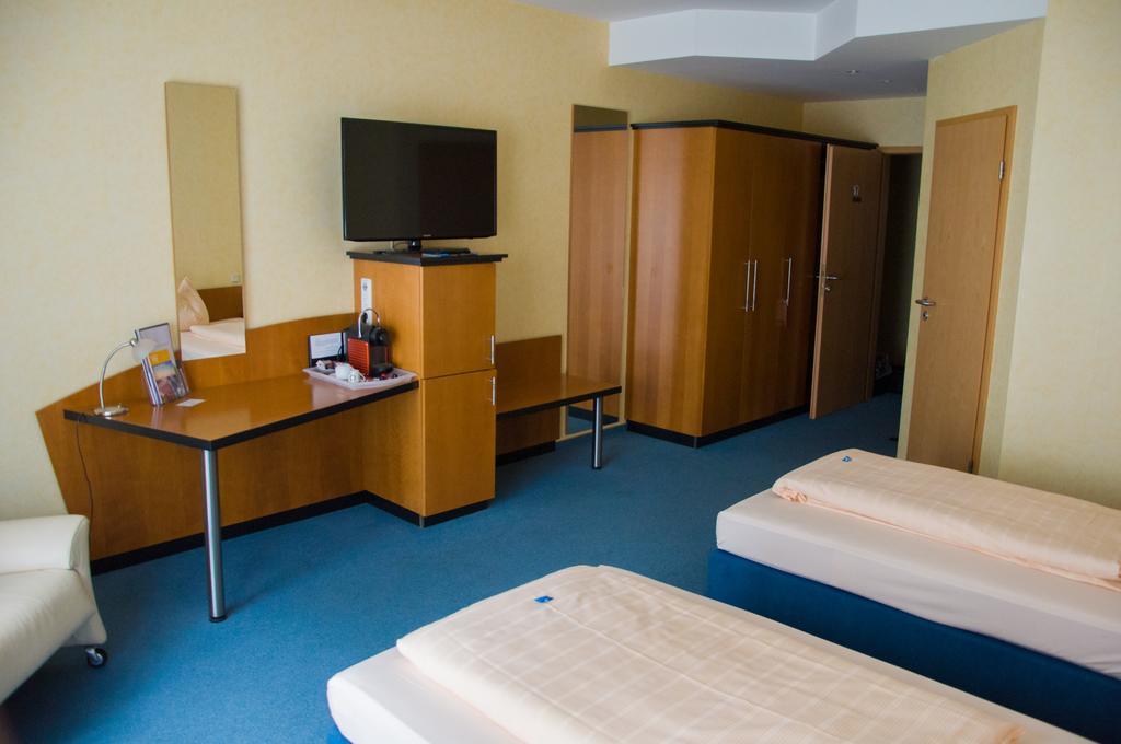 Hotel Stadt Puettlingen Room photo