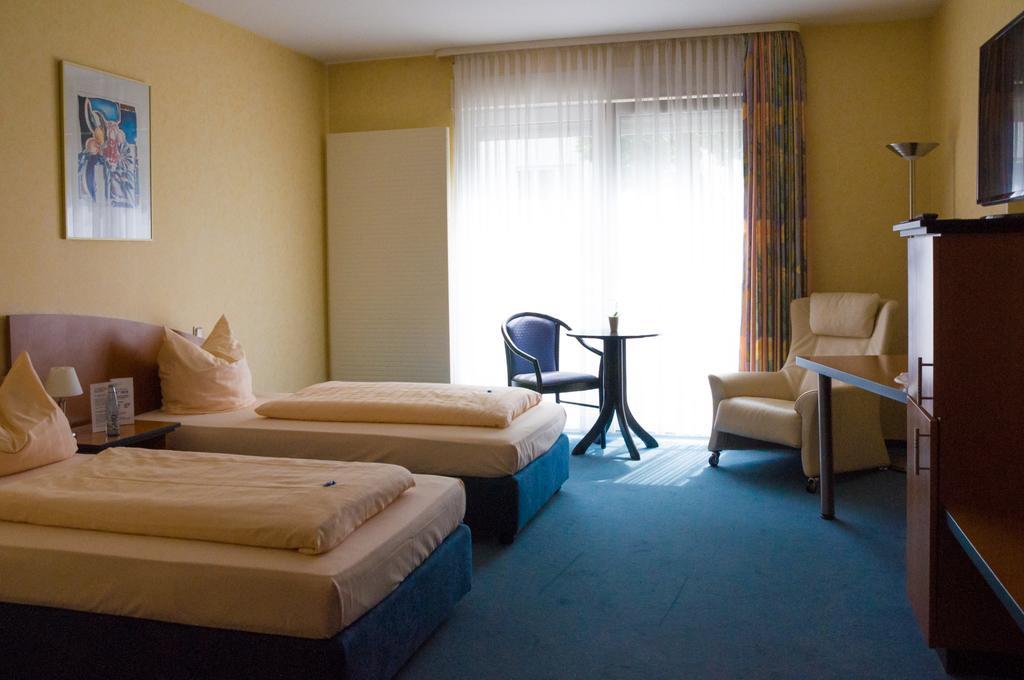Hotel Stadt Puettlingen Room photo