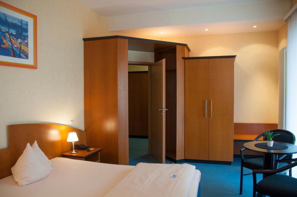 Hotel Stadt Puettlingen Exterior photo