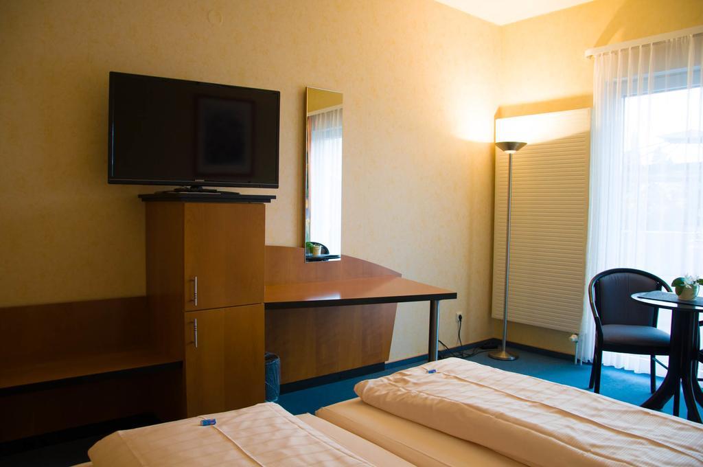 Hotel Stadt Puettlingen Exterior photo